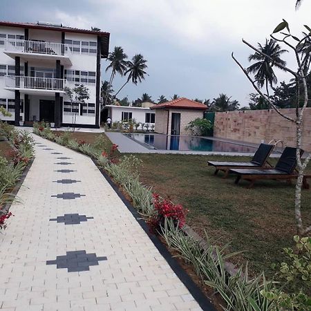 Blue Beach Villa ワドゥワ エクステリア 写真