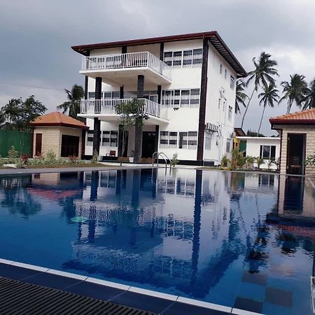 Blue Beach Villa ワドゥワ エクステリア 写真