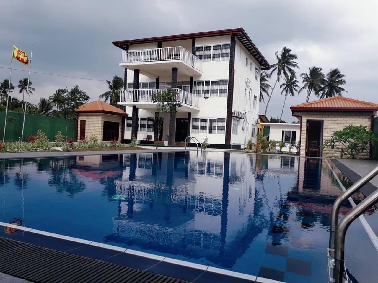 Blue Beach Villa ワドゥワ エクステリア 写真